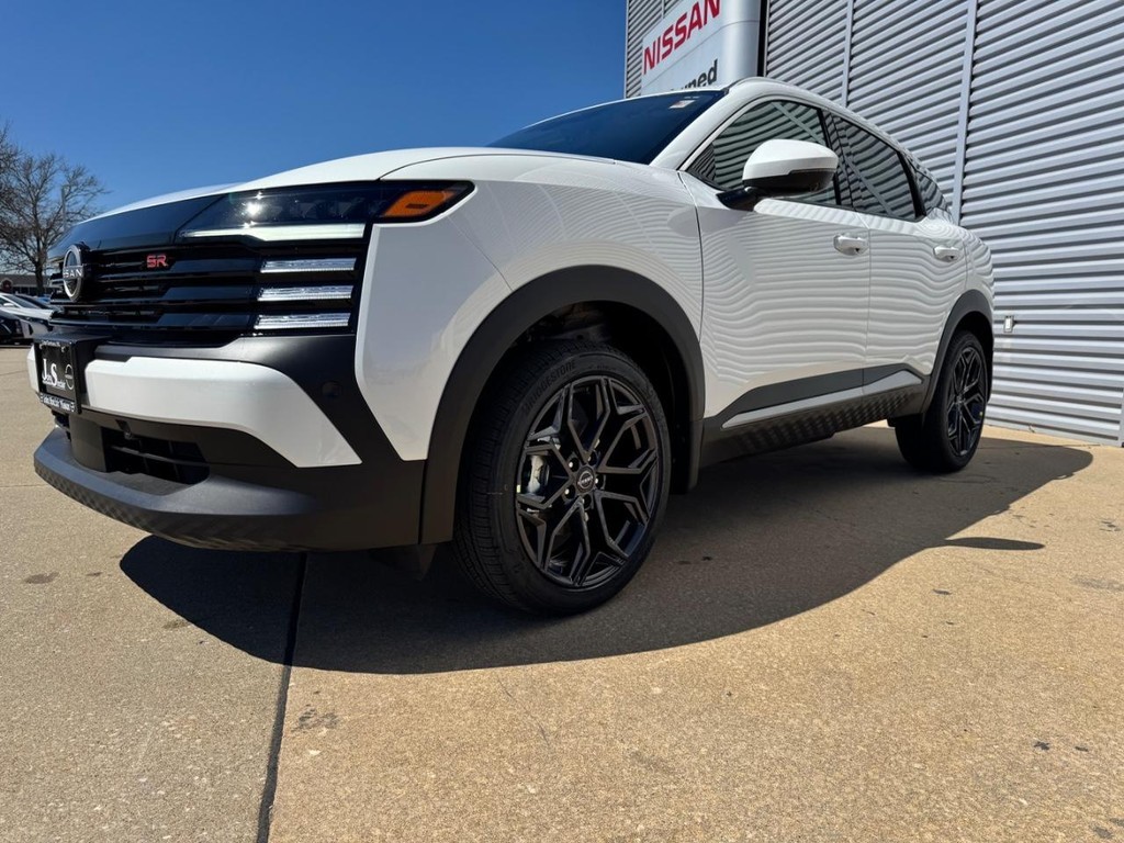 Nissan Kicks Vehicle Full-screen Gallery Image 09