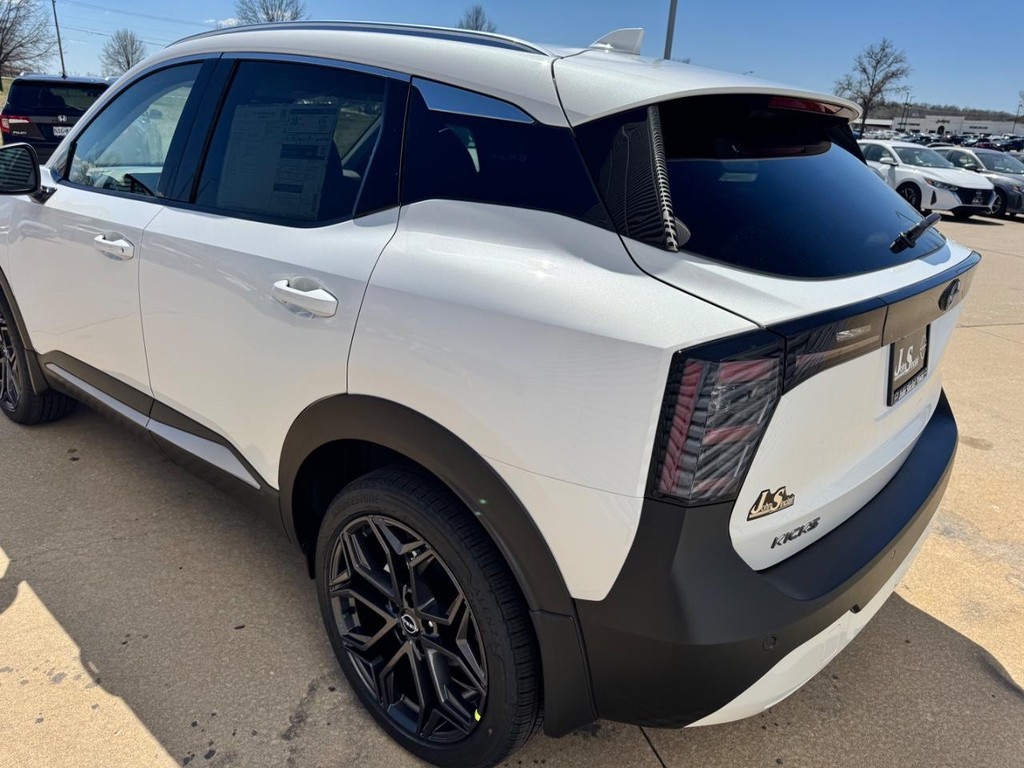 Nissan Kicks Vehicle Full-screen Gallery Image 10