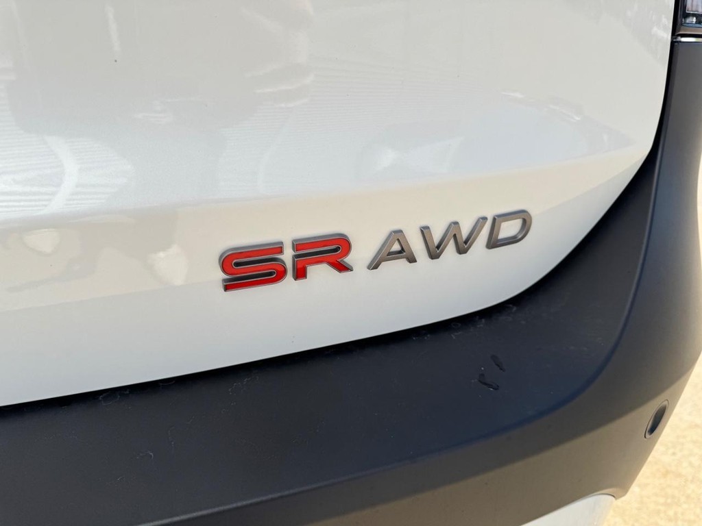 Nissan Kicks Vehicle Full-screen Gallery Image 13