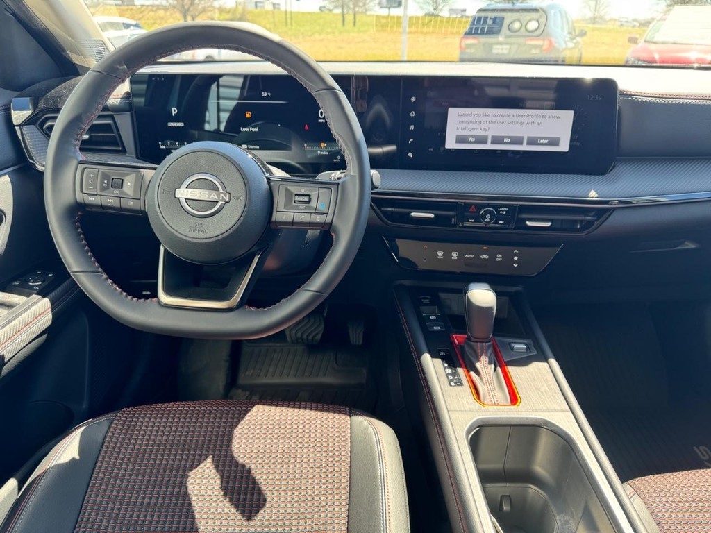 Nissan Kicks Vehicle Full-screen Gallery Image 14