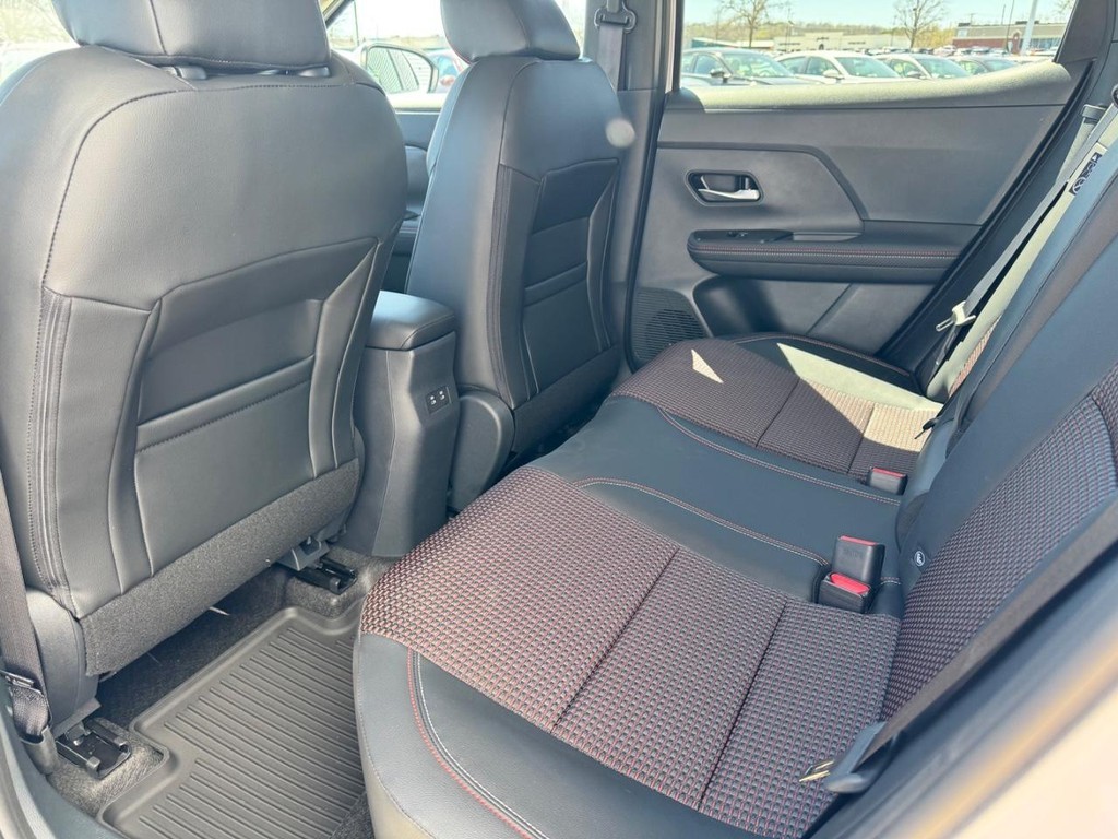 Nissan Kicks Vehicle Full-screen Gallery Image 15