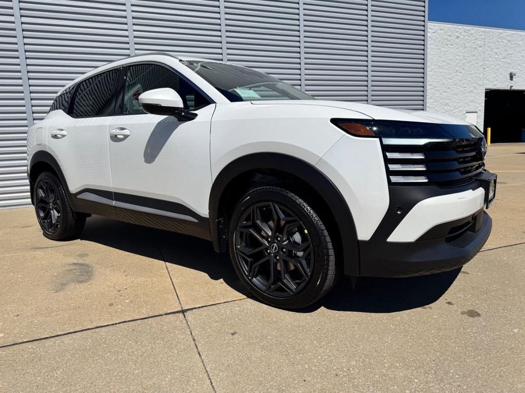 Nissan Kicks Vehicle Full-screen Gallery Image 17