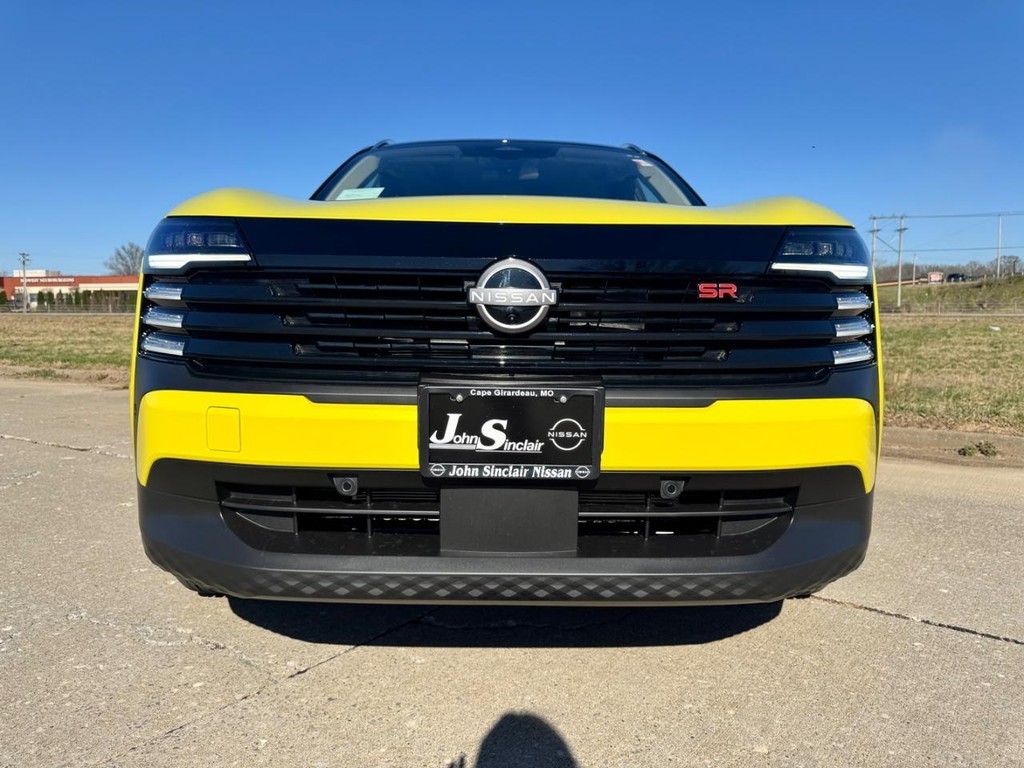 Nissan Kicks Vehicle Full-screen Gallery Image 02