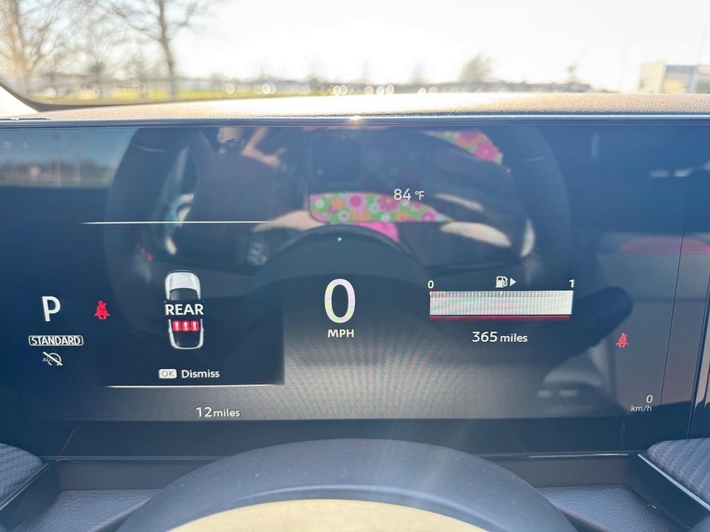 Nissan Kicks Vehicle Full-screen Gallery Image 06