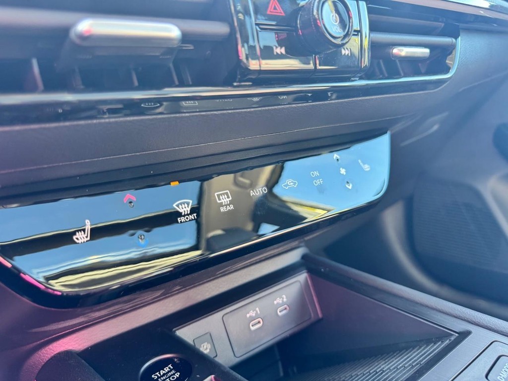 Nissan Kicks Vehicle Full-screen Gallery Image 10