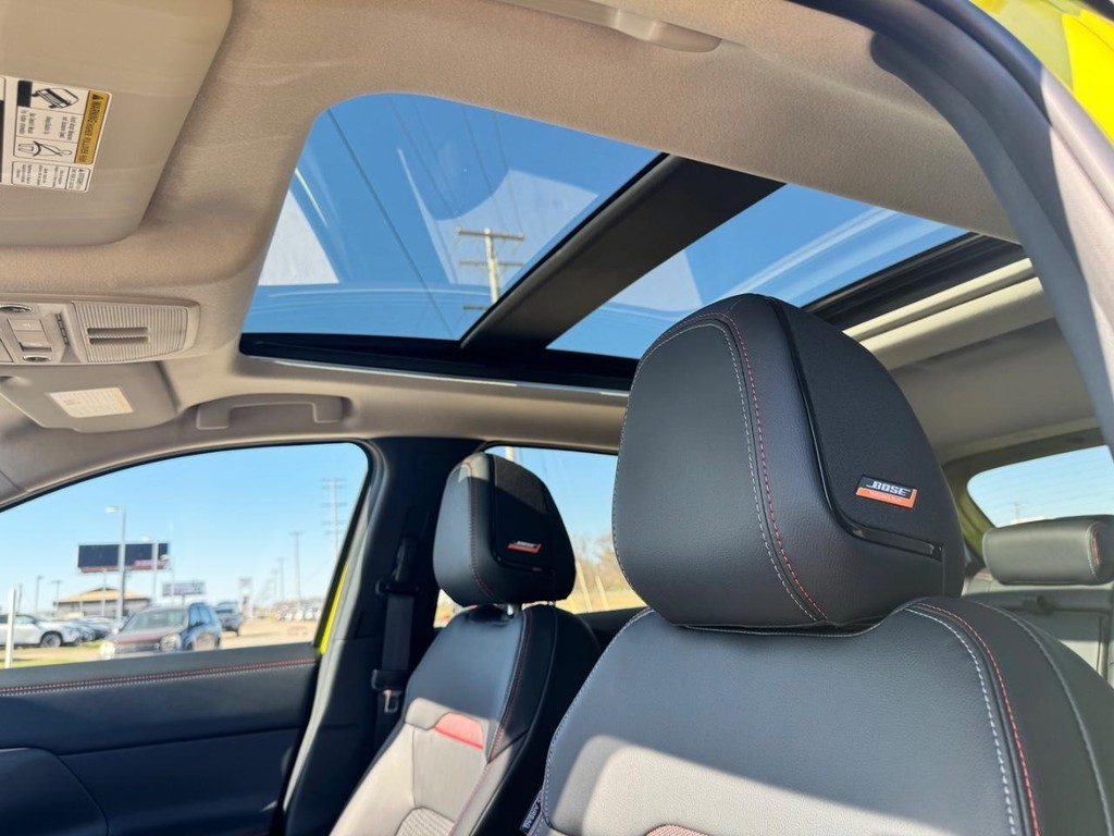 Nissan Kicks Vehicle Full-screen Gallery Image 11