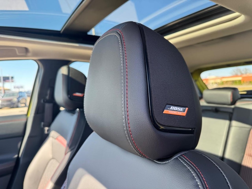 Nissan Kicks Vehicle Full-screen Gallery Image 12