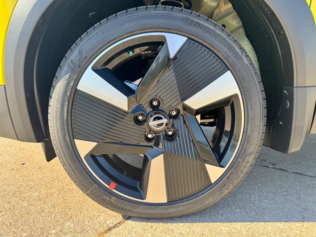 Nissan Kicks Vehicle Full-screen Gallery Image 14