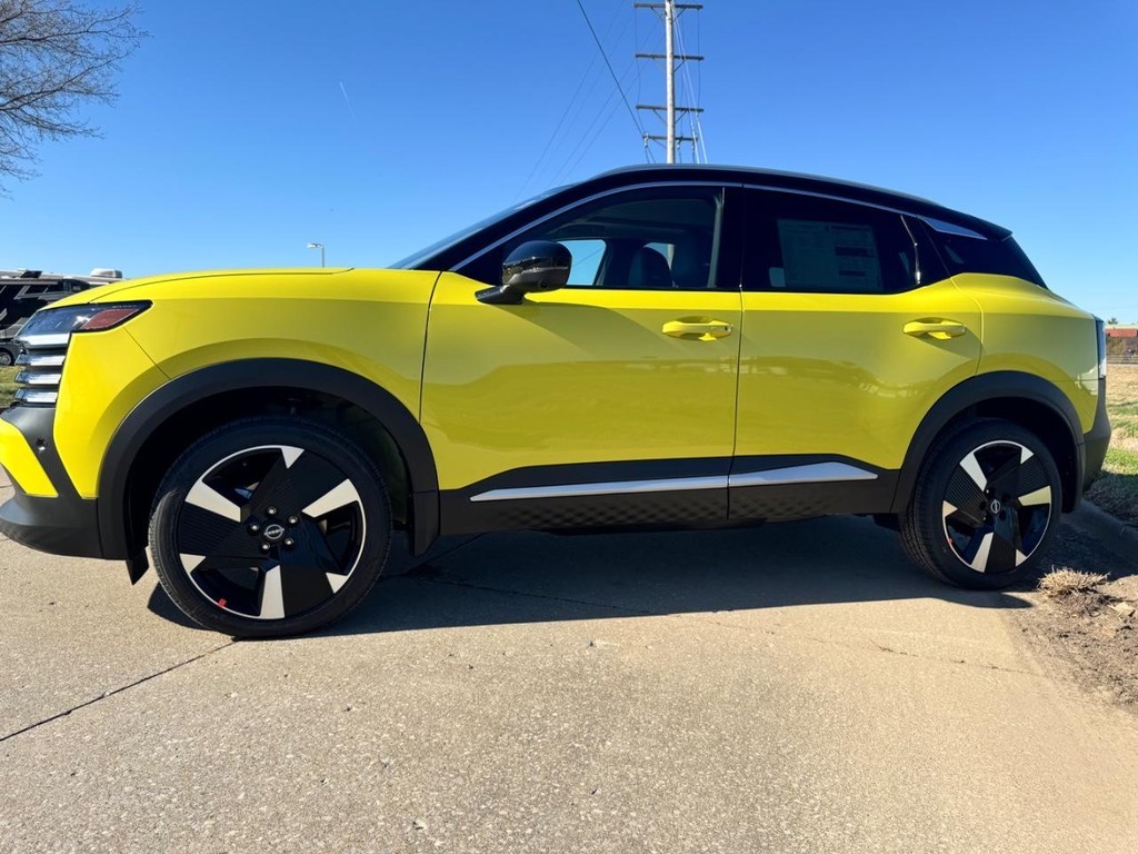 Nissan Kicks Vehicle Full-screen Gallery Image 15