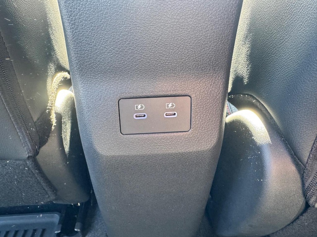 Nissan Kicks Vehicle Full-screen Gallery Image 17