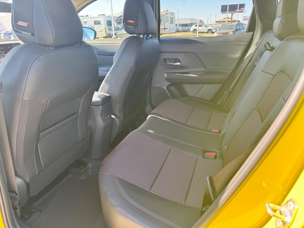 Nissan Kicks Vehicle Full-screen Gallery Image 18