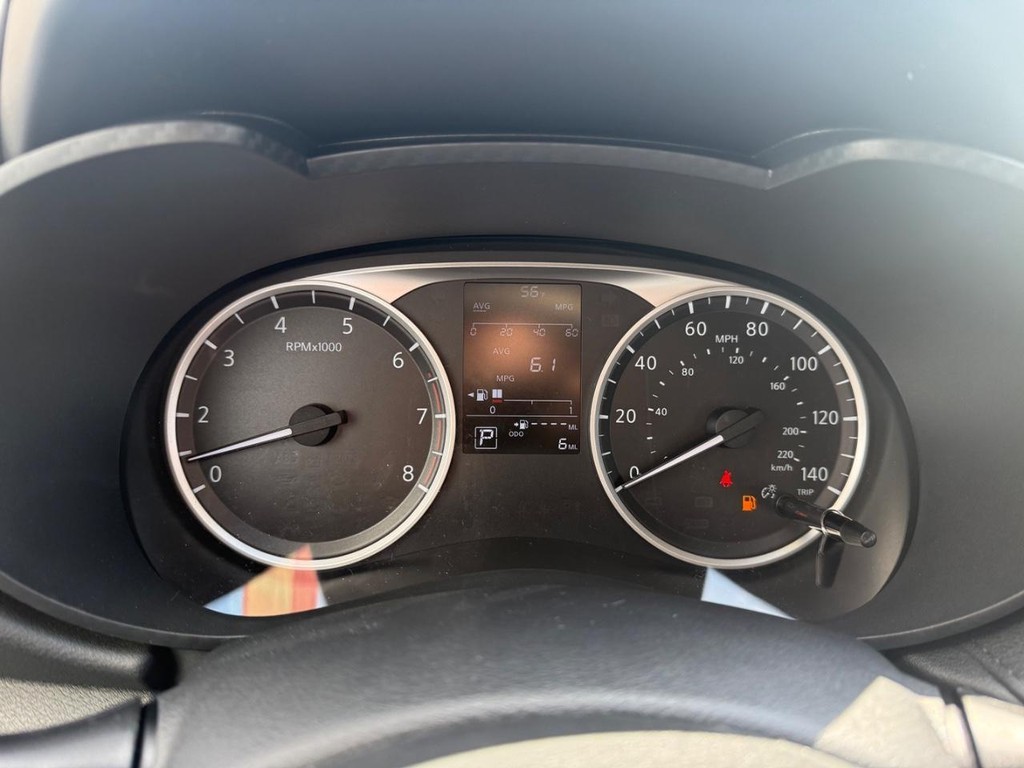 Nissan Versa Vehicle Full-screen Gallery Image 09