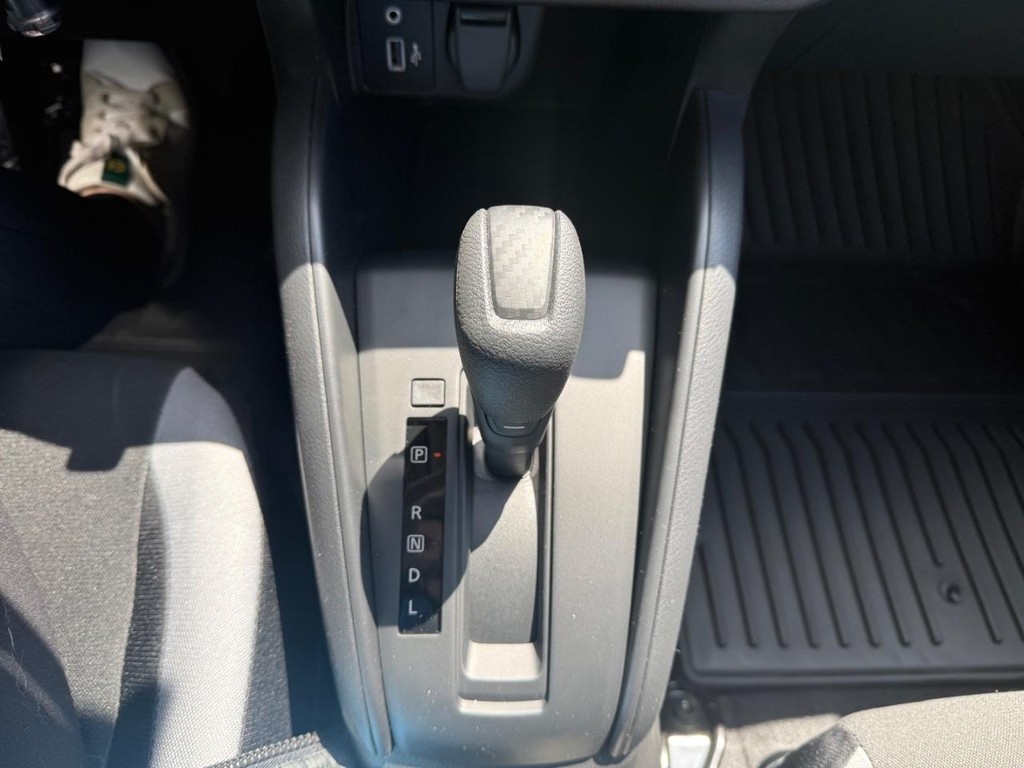 Nissan Versa Vehicle Full-screen Gallery Image 12