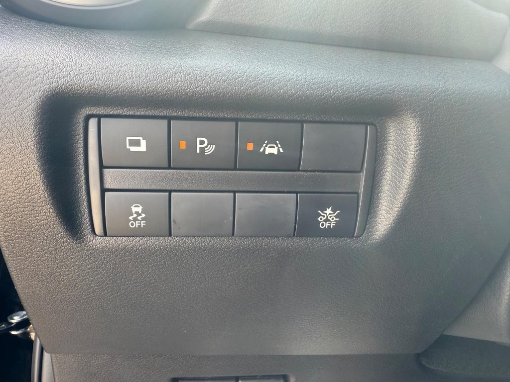 Nissan Versa Vehicle Full-screen Gallery Image 13