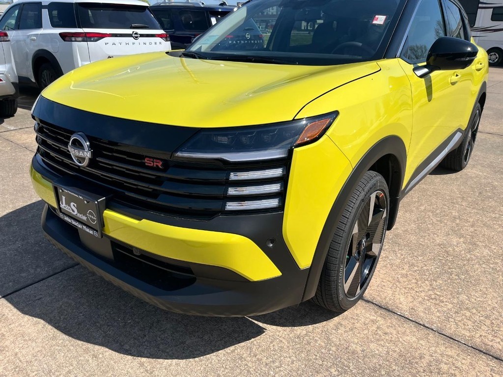 Nissan Kicks Vehicle Full-screen Gallery Image 04