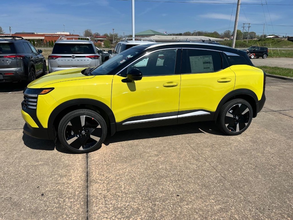 Nissan Kicks Vehicle Full-screen Gallery Image 05