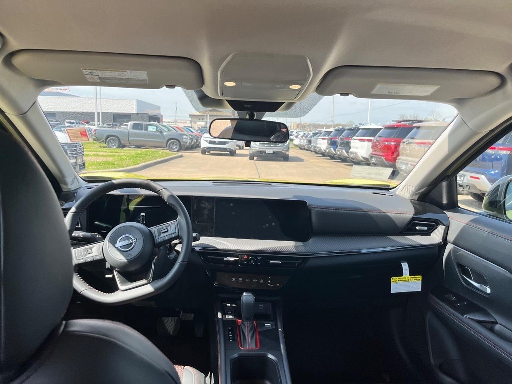 Nissan Kicks Vehicle Full-screen Gallery Image 14