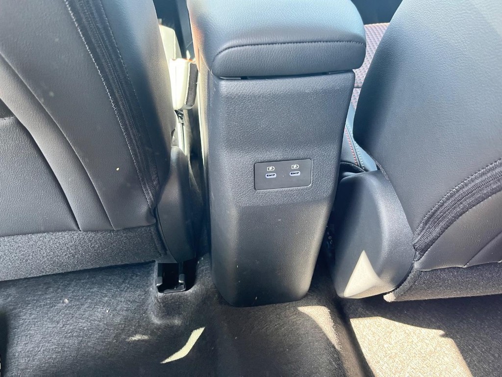 Nissan Kicks Vehicle Full-screen Gallery Image 15