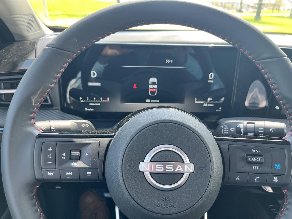 Nissan Kicks Vehicle Full-screen Gallery Image 21