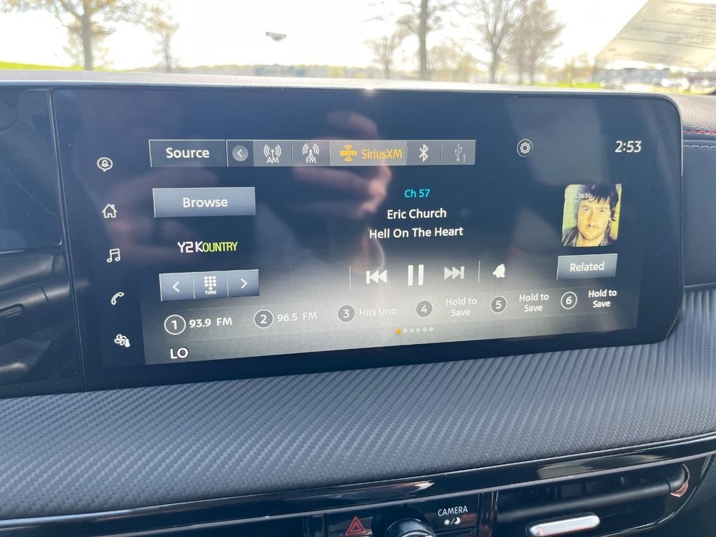 Nissan Kicks Vehicle Full-screen Gallery Image 23