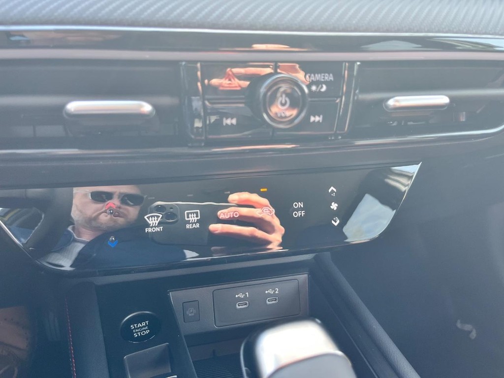 Nissan Kicks Vehicle Full-screen Gallery Image 25