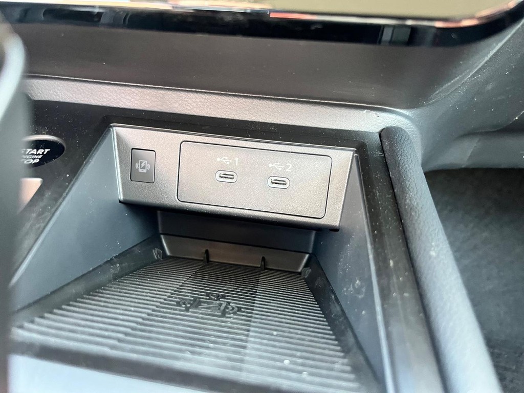 Nissan Kicks Vehicle Full-screen Gallery Image 27