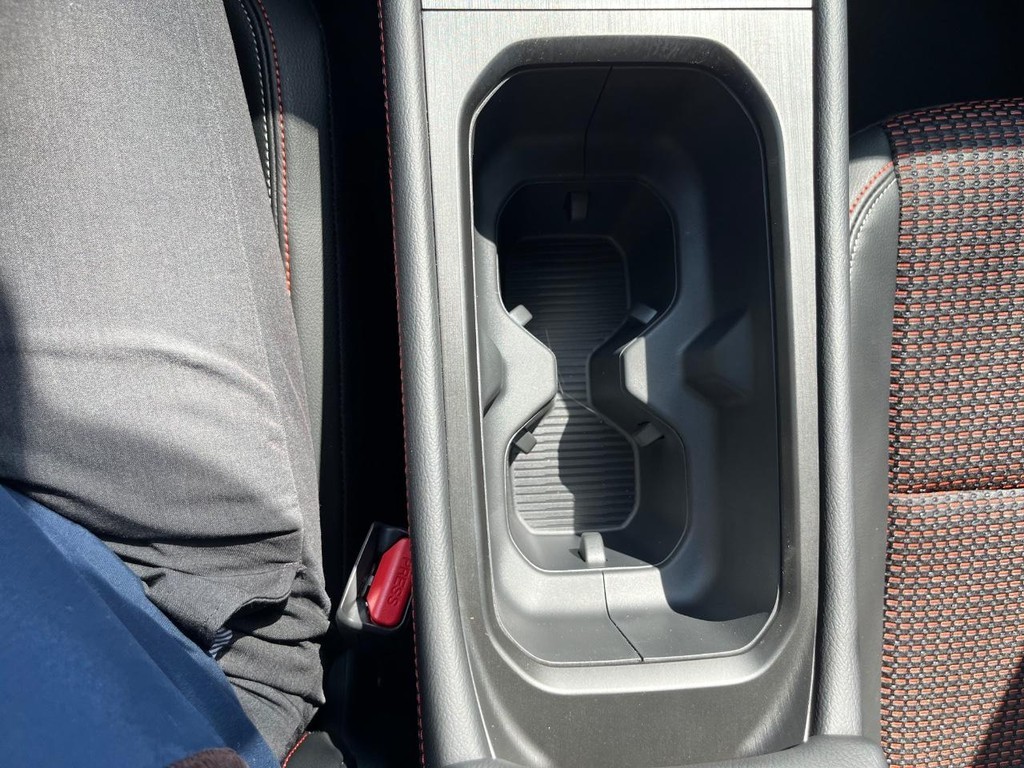 Nissan Kicks Vehicle Full-screen Gallery Image 29