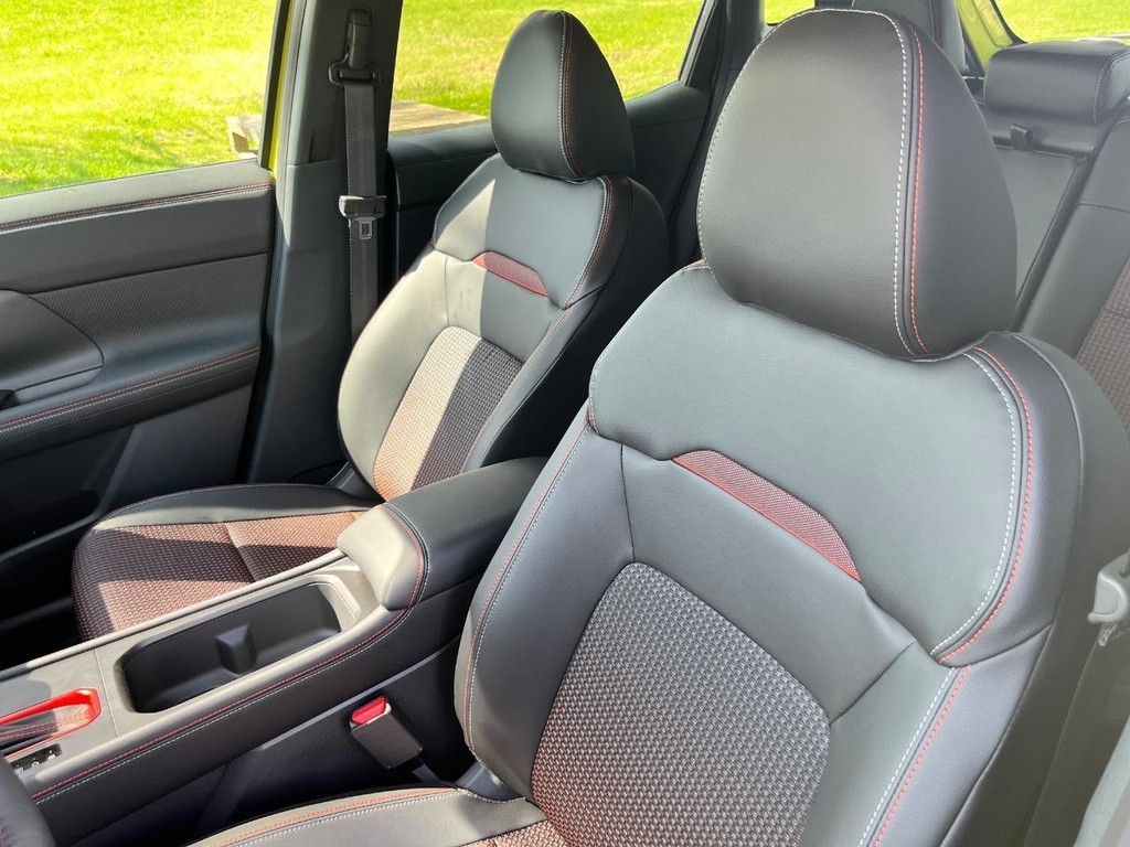 Nissan Kicks Vehicle Full-screen Gallery Image 31