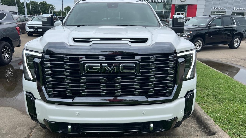 GMC Sierra 2500HD Vehicle Full-screen Gallery Image 03