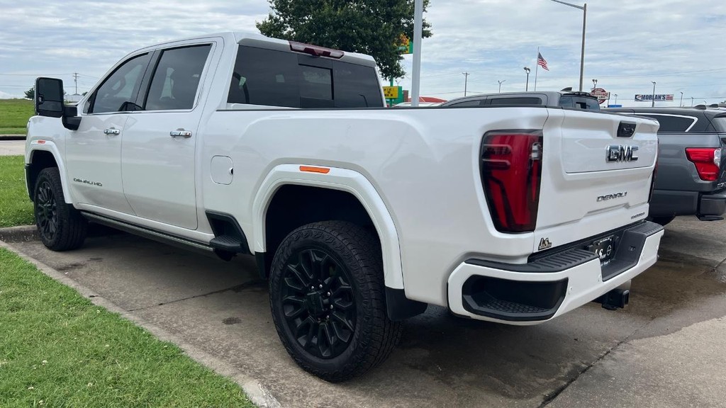 GMC Sierra 2500HD Vehicle Full-screen Gallery Image 06