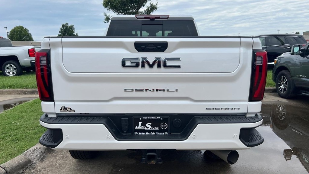 GMC Sierra 2500HD Vehicle Full-screen Gallery Image 07