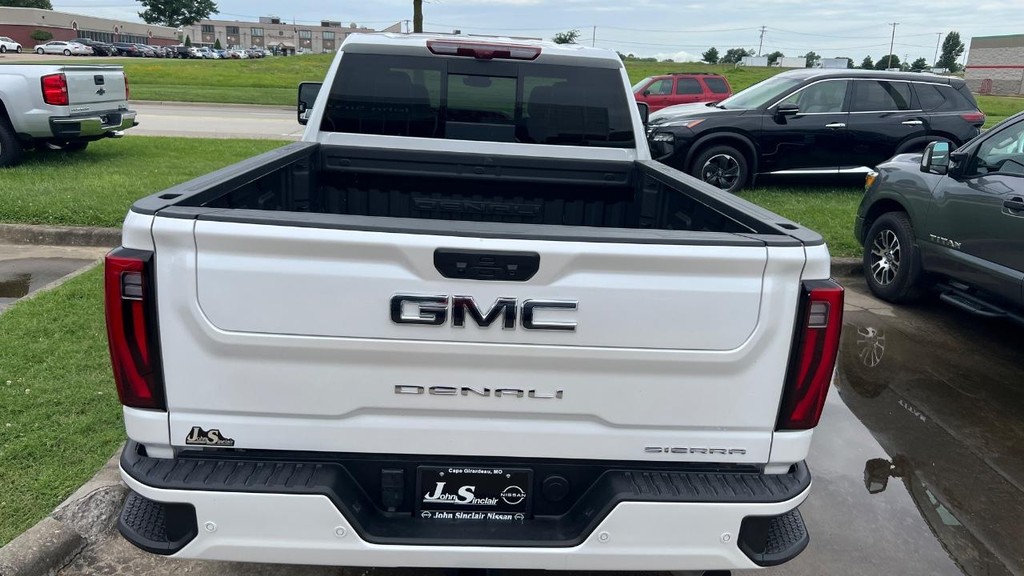 GMC Sierra 2500HD Vehicle Full-screen Gallery Image 08