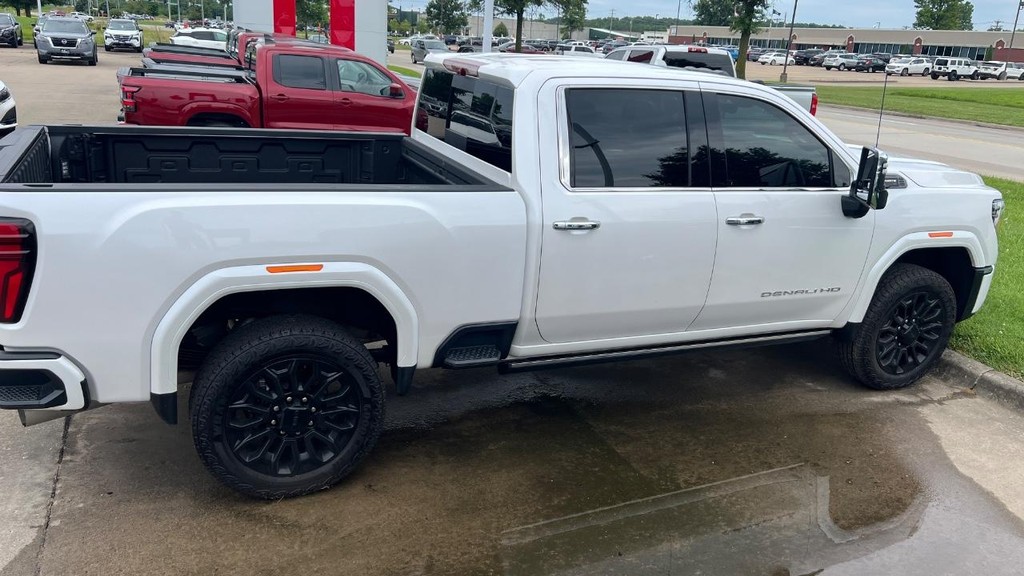 GMC Sierra 2500HD Vehicle Full-screen Gallery Image 10