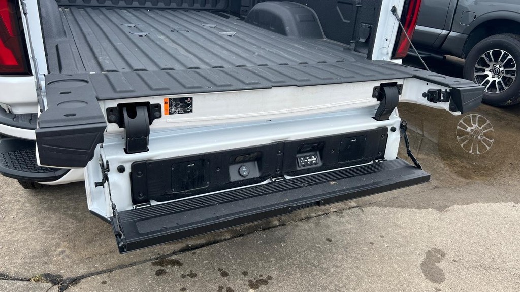 GMC Sierra 2500HD Vehicle Full-screen Gallery Image 17