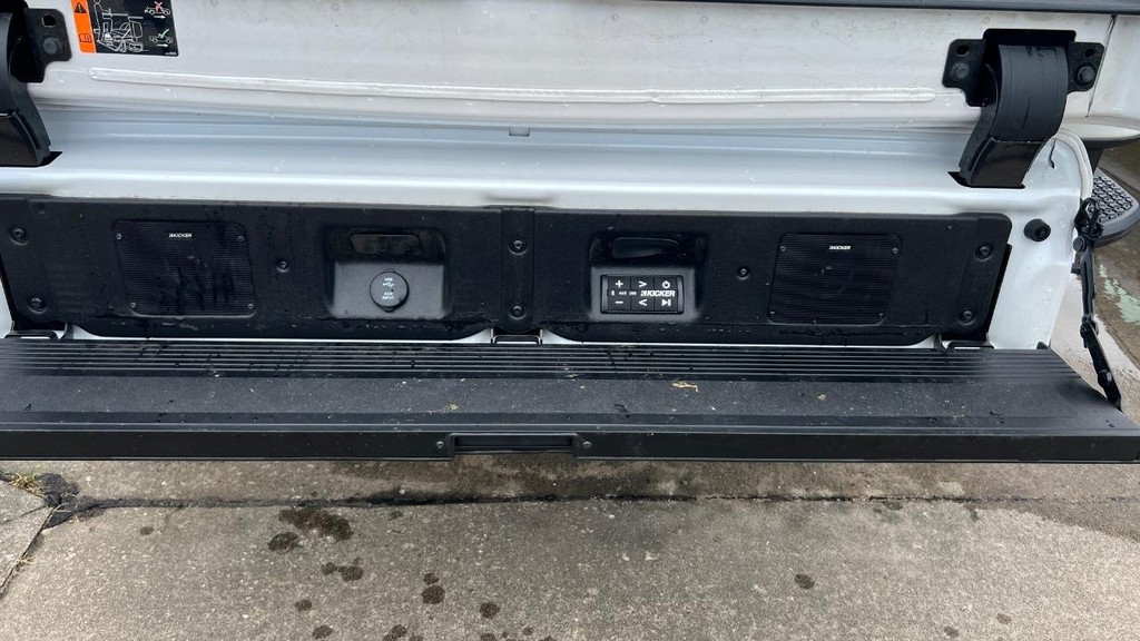 GMC Sierra 2500HD Vehicle Full-screen Gallery Image 18