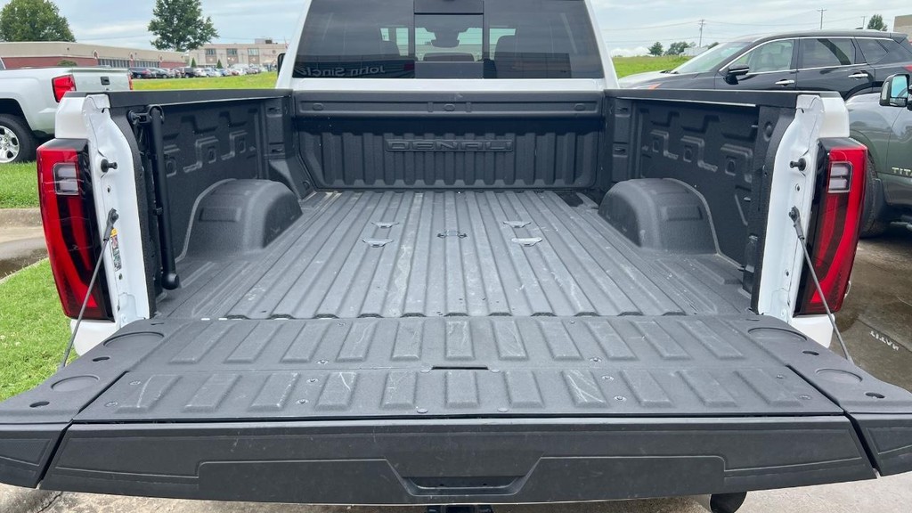 GMC Sierra 2500HD Vehicle Full-screen Gallery Image 21