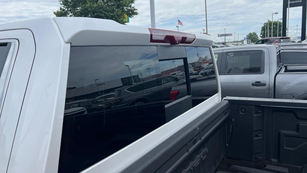 GMC Sierra 2500HD Vehicle Full-screen Gallery Image 22