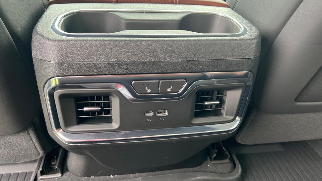 GMC Sierra 2500HD Vehicle Full-screen Gallery Image 29