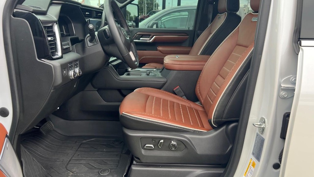 GMC Sierra 2500HD Vehicle Full-screen Gallery Image 31