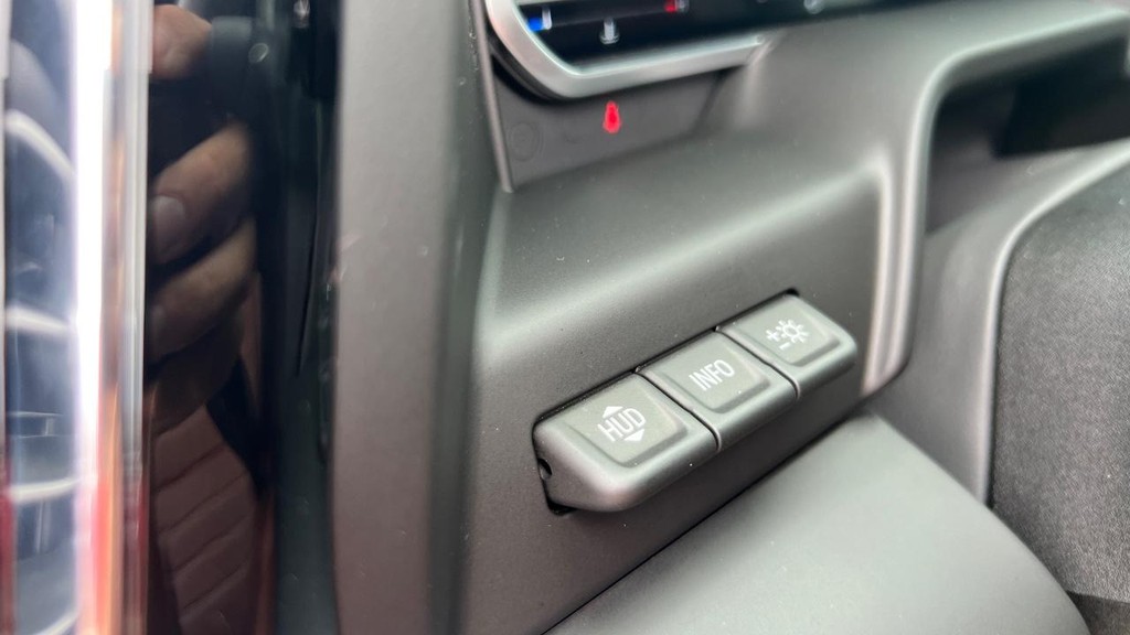 GMC Sierra 2500HD Vehicle Full-screen Gallery Image 35