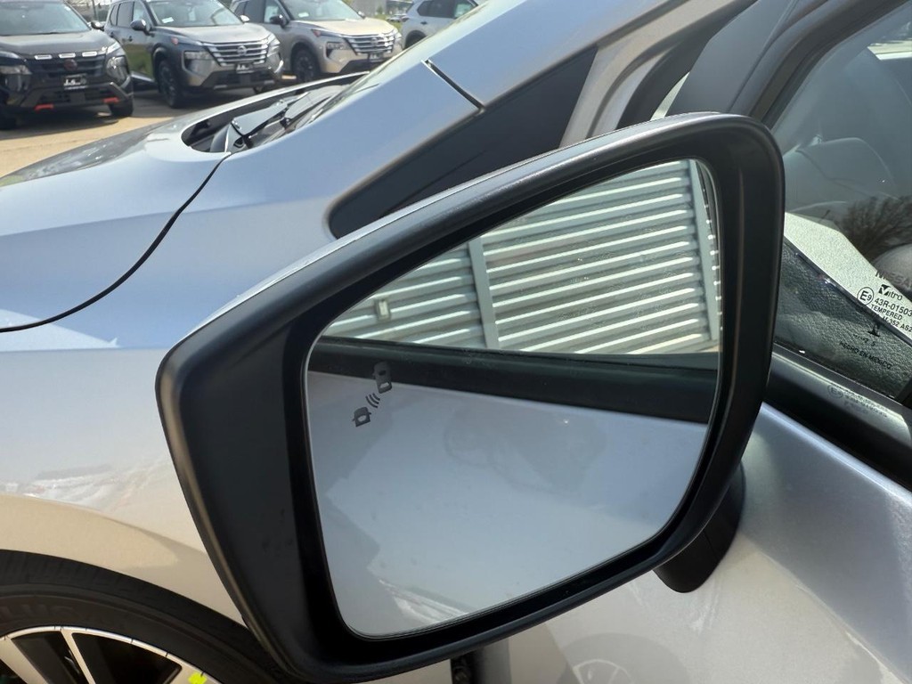 Nissan Versa Vehicle Full-screen Gallery Image 15