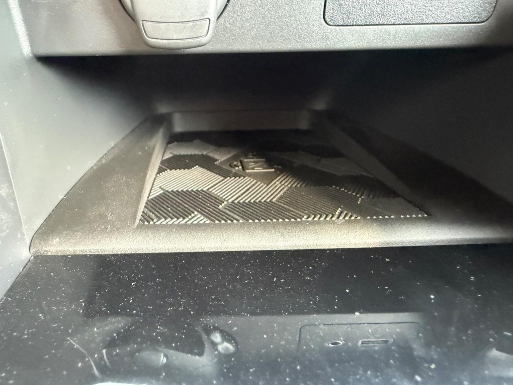 Nissan Versa Vehicle Full-screen Gallery Image 16