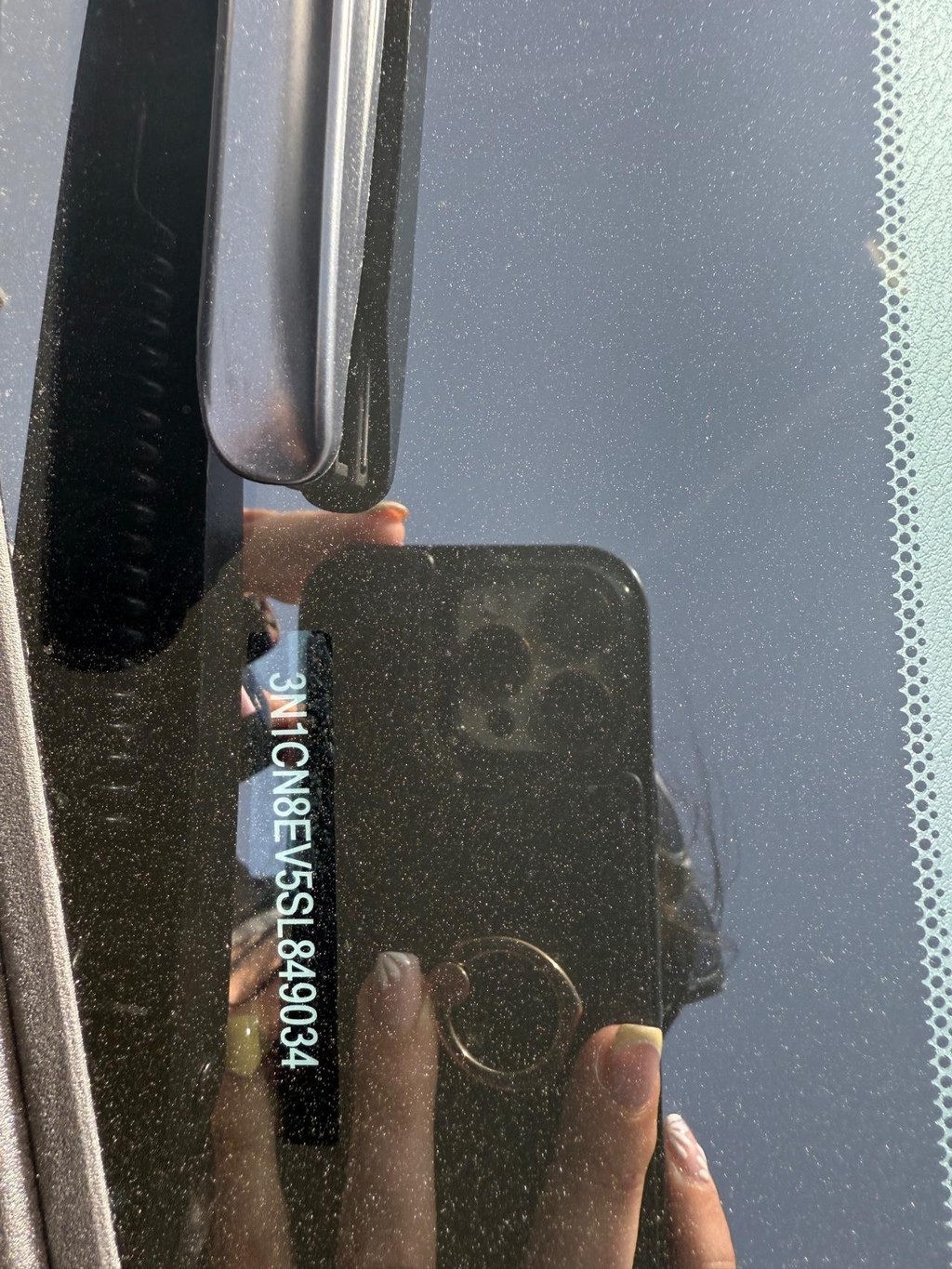 Nissan Versa Vehicle Full-screen Gallery Image 19