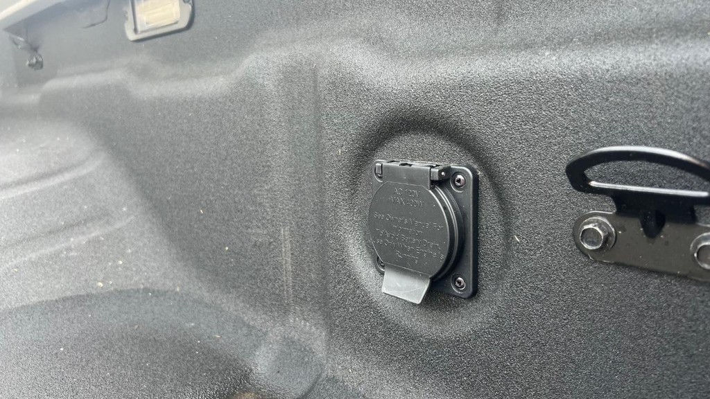 Nissan Frontier Vehicle Full-screen Gallery Image 18