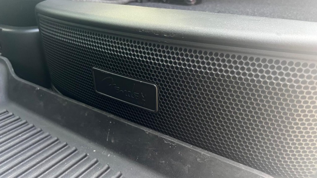 Nissan Frontier Vehicle Full-screen Gallery Image 34