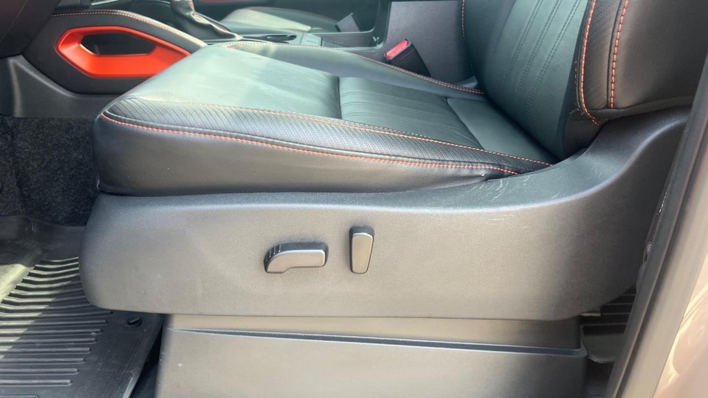 Nissan Frontier Vehicle Full-screen Gallery Image 40