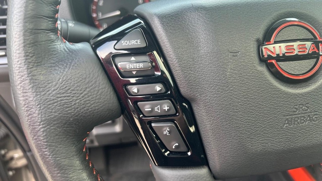 Nissan Frontier Vehicle Full-screen Gallery Image 44