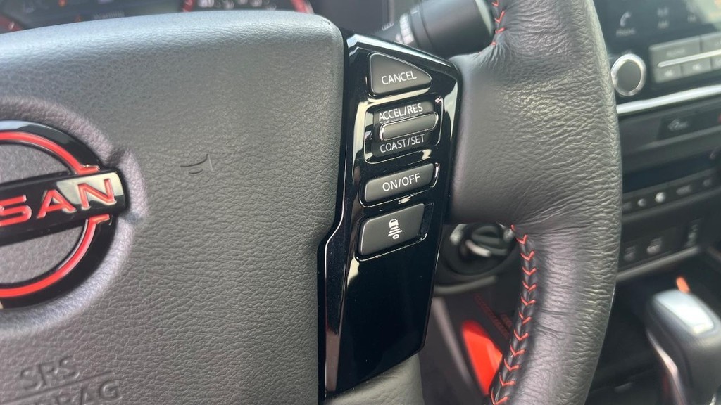 Nissan Frontier Vehicle Full-screen Gallery Image 45