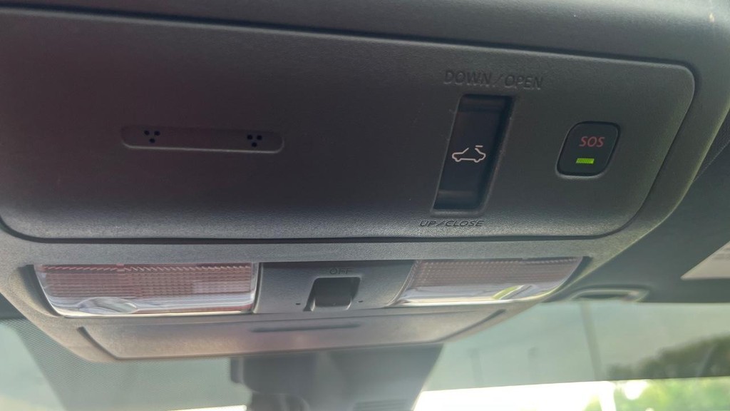 Nissan Frontier Vehicle Full-screen Gallery Image 55