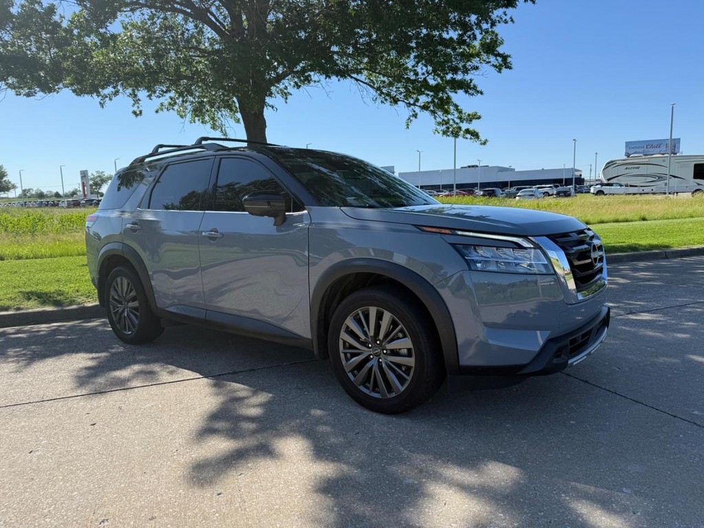 Nissan Pathfinder Vehicle Full-screen Gallery Image 06